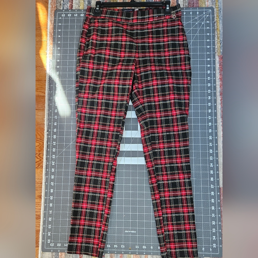 Tommy Hilfiger Red Plaid Pull On Ankle Stretch